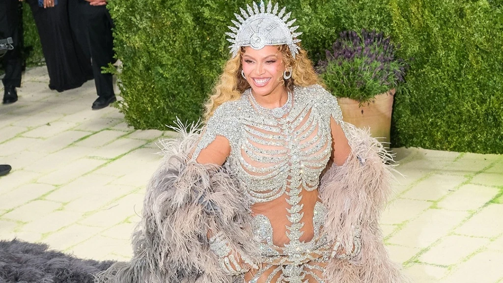 MET Gala 2026: Brillos, Plumas y Elegancia Definen la Alfombra Roja en Nueva York