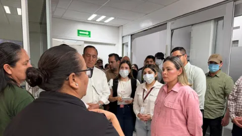 Gobernadora Yeraldine sostuvo acercamiento con familiares de víctimas de incendio en Los Mochis