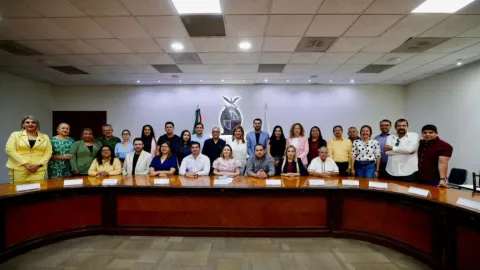 Gobernadora Yeraldine Bonilla se reúne con diputados locales