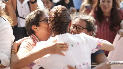 Claudia Sheinbaum conmemora el Día de las Madres: "Que la felicidad sembrada regrese multiplicada"