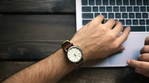 Checadores Electrónicos Obligatorios en Todas las Empresas para 2027 y Semana Laboral de 40 Horas en Camino