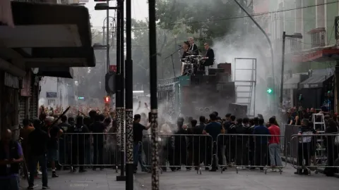 U2 Sorprende en CDMX: Filman Video de 'The Streets of Dreams' en el Centro Histórico con Fans