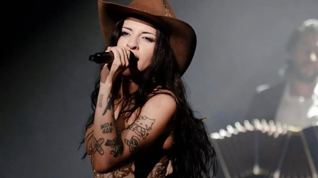 Cazzu Generó Debate al Hablar de Soledad y Violencia en la Maternidad Durante Concierto en Texas; Fans Especulan Mensaje para Nodal