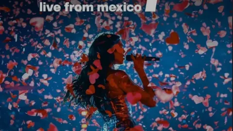 Dua Lipa Inmortaliza Gira 'Radical Optimism' con Película en Vivo desde la CDMX