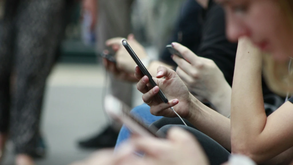 Hiperconectividad en México: El Desafío Digital que Merma el Tiempo de Calidad Familiar y la Convivencia