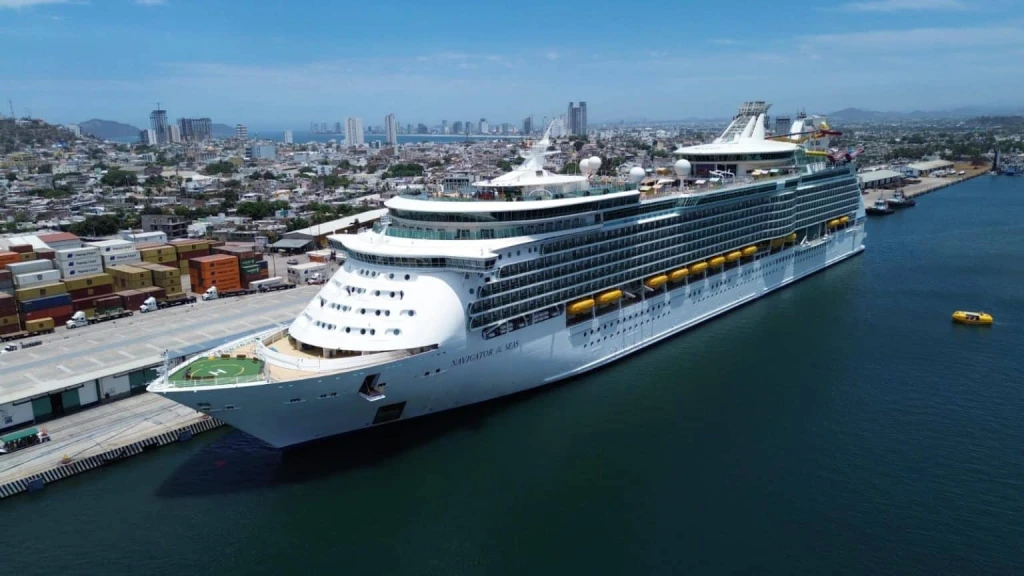 Mazatlán Recibe al 'Navigator of the Seas' con Más de 3,700 Cruceristas
