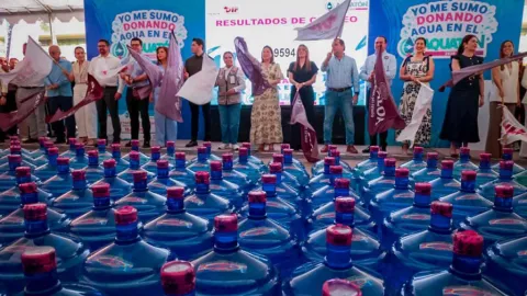 Gobernadora encabeza arranque del Aquatón 2026, en apoyo a familias sinaloenses