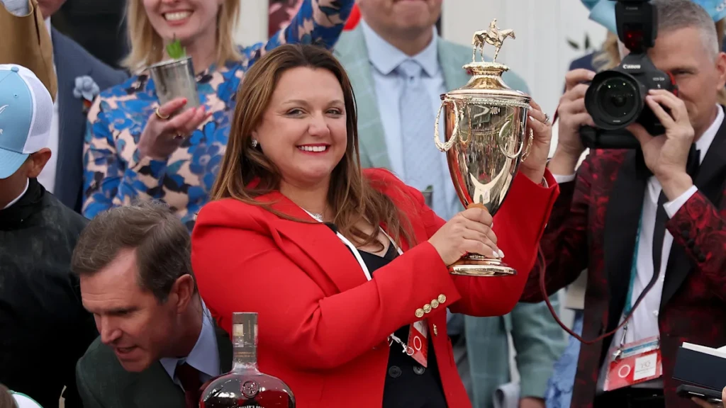 Cherie DeVaux Hace Historia: La Primera Entrenadora en Conquistar el Kentucky Derby con Golden Tempo