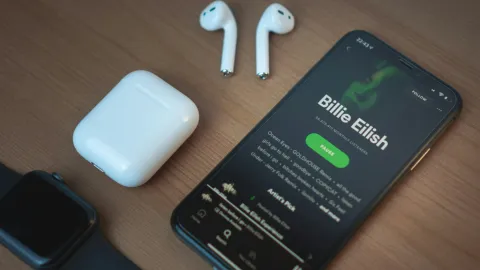 Compras Digitales Impactan Ingresos Juveniles en México: Consumo Virtual Desafía la Cultura del Ahorro