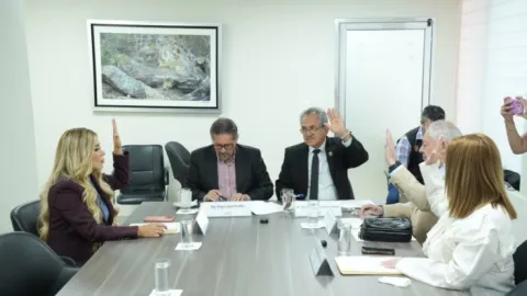 Comisión de Educación, Ciencia y Tecnología aprueba integración del Jurado Calificador para el Concurso Estatal de Oratoria “Juan Escutia 2026”