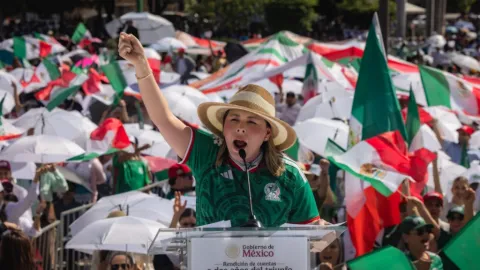 Miles de sinaloenses se dieron cita  para seguir la transmisión del mensaje a la nación de la Presidenta