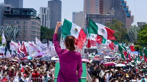 Sheinbaum Celebra Dos Años de Triunfo Electoral con Informe Nacional Desde el Monumento a la Revolución