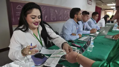 CFE Atiende a Decenas de Usuarios Inconformes por Recibos Elevados y Promete Revisión