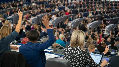 La UE Refuerza su Política Migratoria: Acuerdo para Centros de Deportación y Retornos Acelerados de Migrantes Irregulares