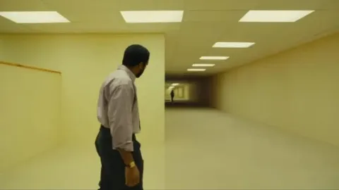 "Backrooms", la Película de Terror de Kane Parsons Supera los $100 Millones y se Convierte en la Más Taquillera de A24 en EE. UU.