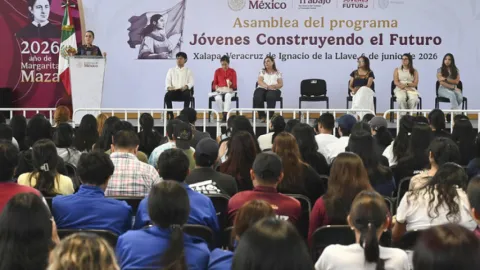 El objetivo de Jóvenes Construyendo el Futuro es otorgar un año de experiencia y el derecho al empleo digno: Presidenta