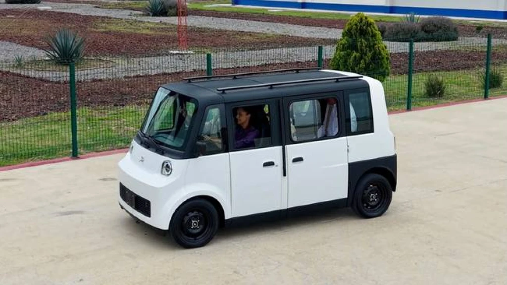 Olinia: México lanza su auto eléctrico asequible de $150 mil pesos con Sheinbaum al volante