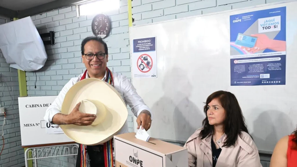 Perú Define su Futuro: Fujimori y Sánchez en Reñida Segunda Vuelta Presidencial 2026-2031