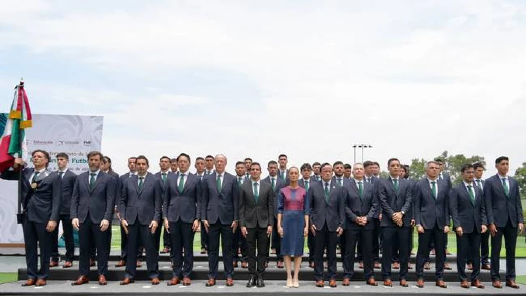 Presidenta Claudia Sheinbaum abandera a la Selección Nacional de México que participará en la Copa Mundial de la FIFA 2026