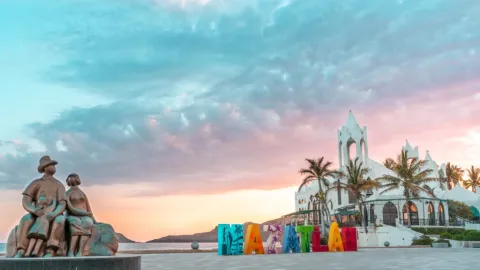 Mazatlán se Consolida como Gigante de Airbnb en México: Precios y Oferta para Verano 2026