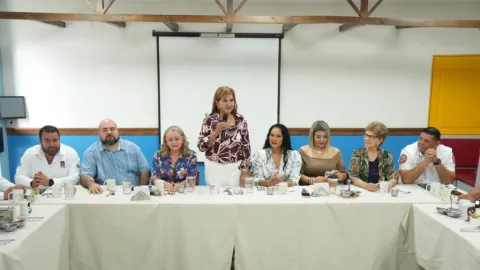 Diputada Tere Guerra encabeza diálogo con bomberos del sur de Sinaloa y acuerda impulsar cambios legislativos de fondo para los cuerpos de auxilio