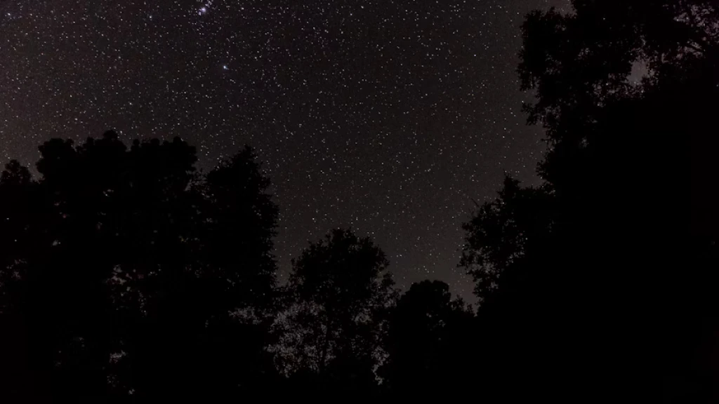 Junio 2026: El Cielo se Viste de Gala con Solsticio, Desfile Planetario y Espectáculo Lunar