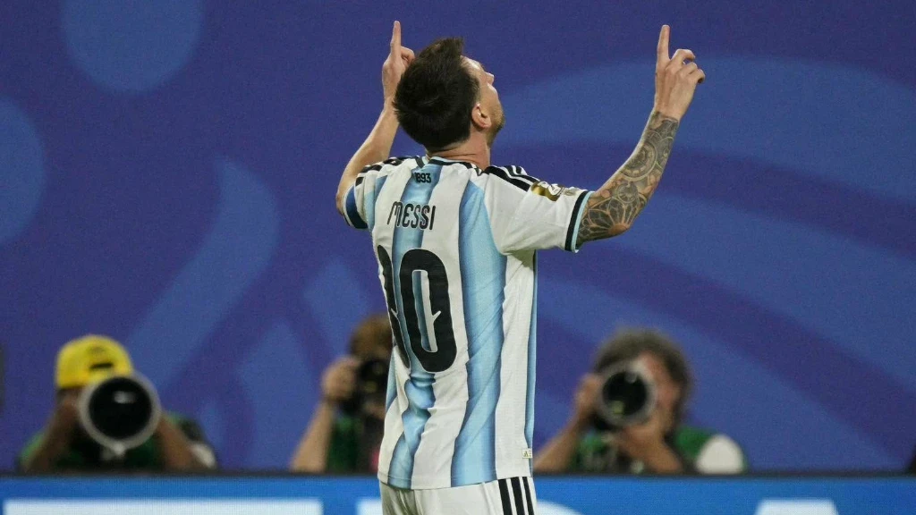 Messi Debutó en su Sexto Mundial con un Hat-Trick Ante Argelia e Iguala Récord Goleador