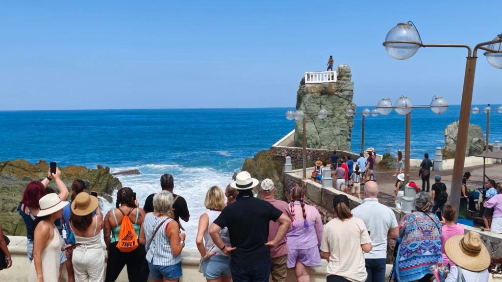 Mazatlán en Auge: Más de 3,800 Cruceristas del 'Navigator Of The Seas' Impulsan Récord Turístico y Derrama de $425 Millones