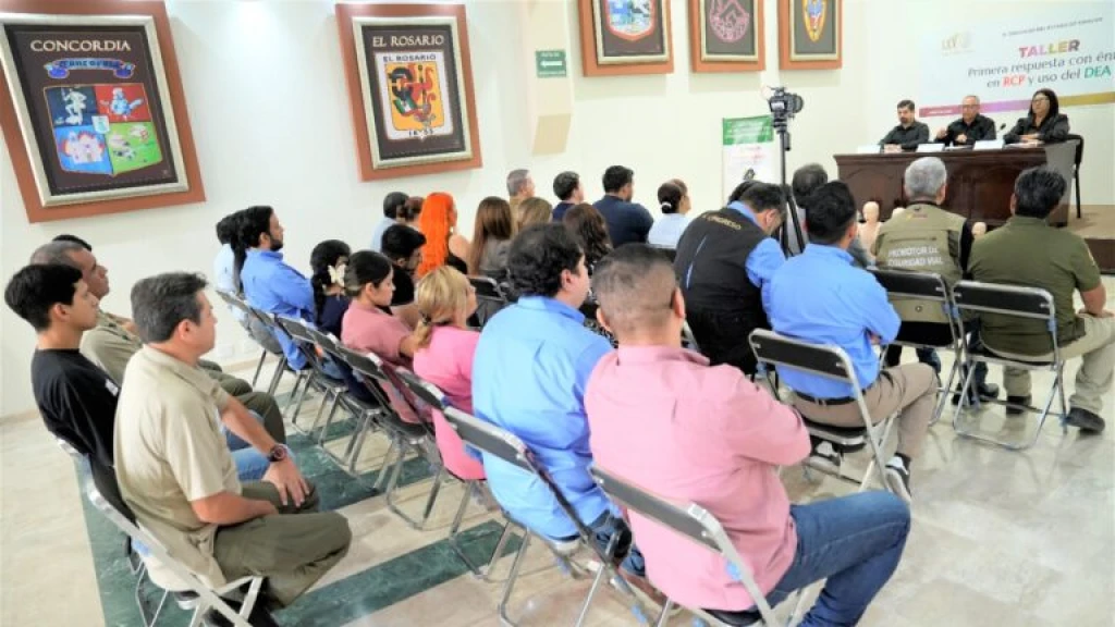 Capacitan a brigadistas del Congreso de Sinaloa en reanimación cardiopulmonar y uso de desfibrilador externo automático