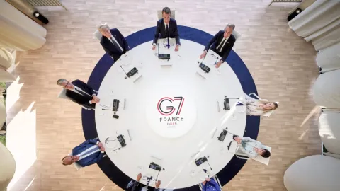 El G7 de Évian Concluye con Llamado Urgente a la Regulación Global de la Inteligencia Artificial y la Protección Digital
