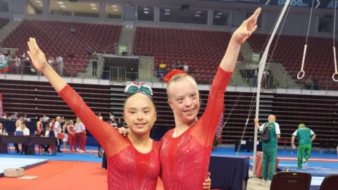 Bárbara Wetzel y Helena Cárdenas suman nueve oros en la gimnasia de los Mundiales Bulgaria 2026