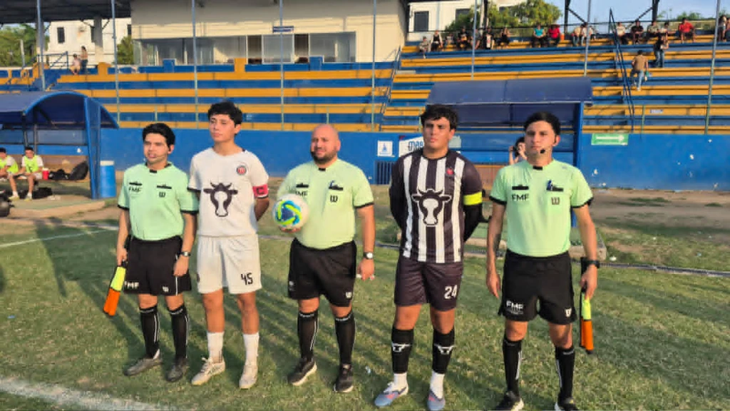Capitanes y tercia arbitral.