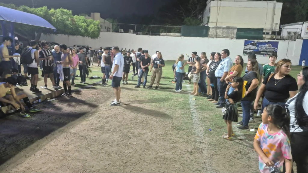 Papás de los ganadores, eufóricos.