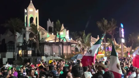 ¡Euforia Total en Mazatlán! La Marea Verde Desborda las Calles Tras el Triunfo de la Selección Mexicana en el Mundial
