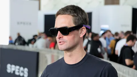 Snap Vuelve a la Carga: Presenta sus Innovadoras Gafas AR Specs para la Era Post-Smartphone