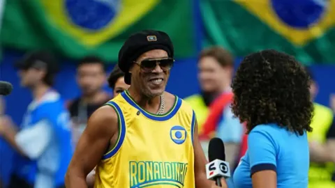 Ronaldinho Revela Sus Favoritos y Comparte Reflexiones como Abuelo