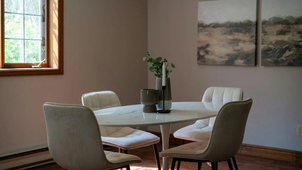 Revolución en el Hogar 2026: Mesas Ovaladas y Diseños Irregulares Redefinen el Interiorismo y Optimizan Cada Espacio