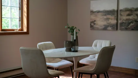 Revolución en el Hogar 2026: Mesas Ovaladas y Diseños Irregulares Redefinen el Interiorismo y Optimizan Cada Espacio