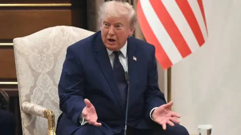 Trump en la Cumbre de la OTAN: Paz en Ucrania "Más Cerca", Demanda Control de Groenlandia y Amenaza Retiro de Tropas de Europa