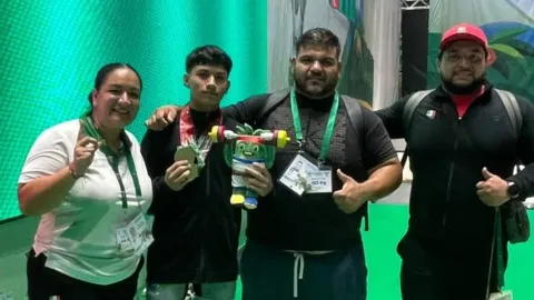 El mexicano Víctor Méndez es campeón mundial juvenil de levantamiento de pesas