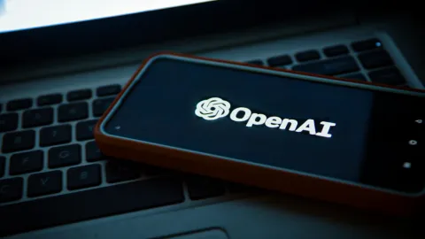 GPT-Live Habilita Conversaciones de Voz Full-Duplex y Procesamiento Simultáneo para una Interacción IA más Humana