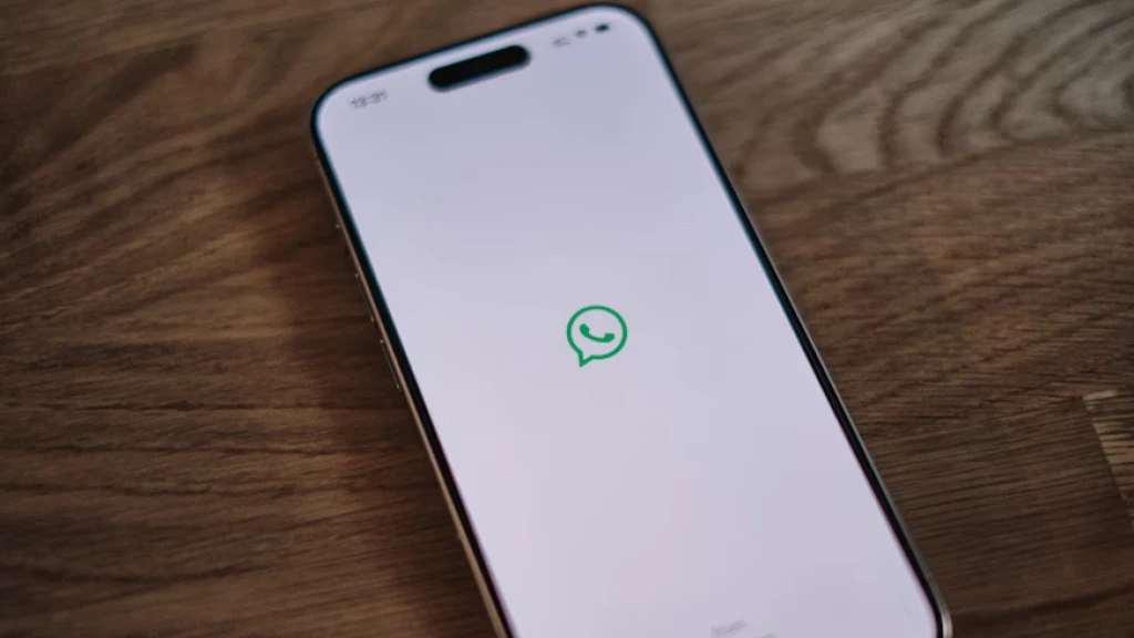 WhatsApp dice 'Adiós al 'En línea' en iOS: Un punto verde revoluciona tu privacidad y conexión