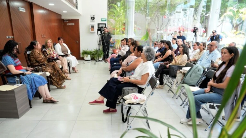 Presenta Congreso del Estado el poemario “A Corazón Abierto” de María de los A. Cervantes