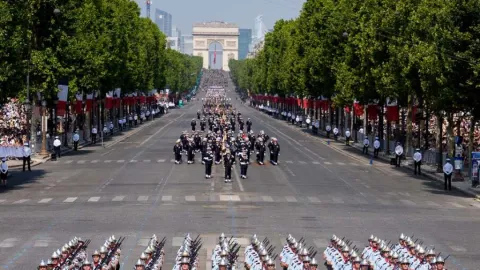 Macron Lidera el Histórico Desfile del 14 de Julio: Europa Muestra Su Rearme y Unidad por Ucrania