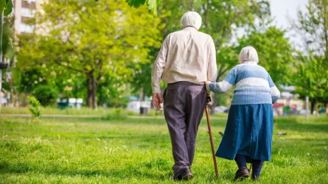 Psicoeducación: La Clave de la Gerontología para Envejecer Dignamente con Enfermedades Crónicas