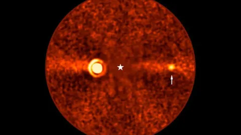 Beta Pictoris d: El Exoplaneta Más Ténue Jamás Fotografiado Directamente Revela Secretos del Cosmos