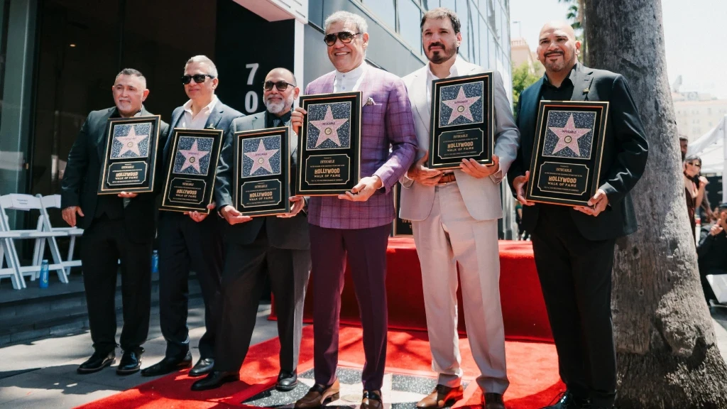 Intocable Inmortalizado con su Estrella en el Paseo de la Fama de Hollywood