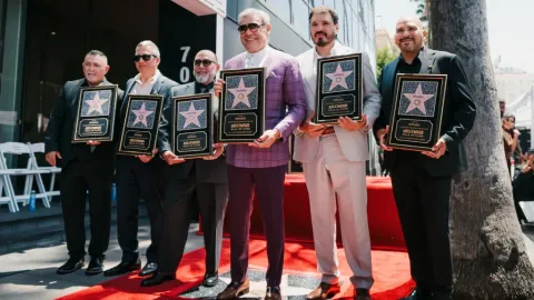 Intocable Inmortalizado con su Estrella en el Paseo de la Fama de Hollywood