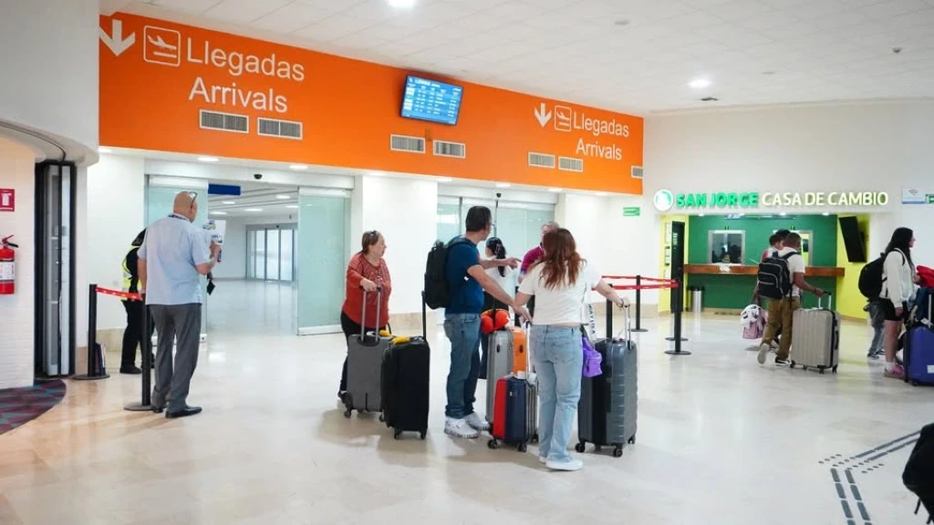 Profeco Intensifica Protección a Vacacionistas: Módulos en Aeropuertos y Terminales de Autobuses este Verano