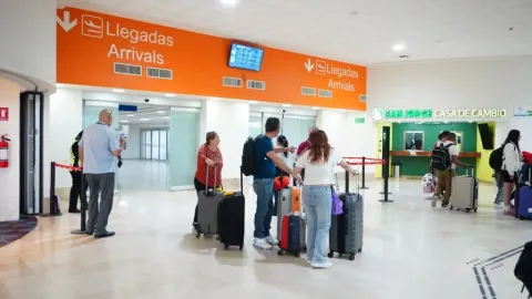 Profeco Intensifica Protección a Vacacionistas: Módulos en Aeropuertos y Terminales de Autobuses este Verano
